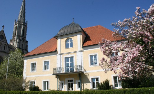 Seniorenwohnhaus Schloß Hall